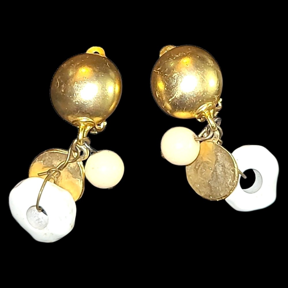 Vintage Gold Tone Clip On Earrings Dangle Bead Charm White‎ Faux Pearl Drop